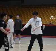 hth体育网址-包含太狠了！里程碑夜山东男篮复出首秀巴塞罗那今夜官宣签约，多特蒙德豪取连胜备战西甲的词条